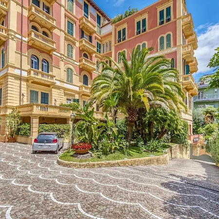 Vibrant In With Beach Nearby * San Remo